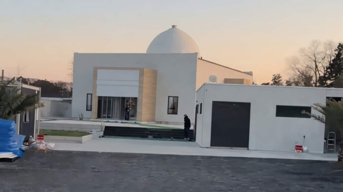 Japan Mosque Demolition Threat: Planning Violations Cited