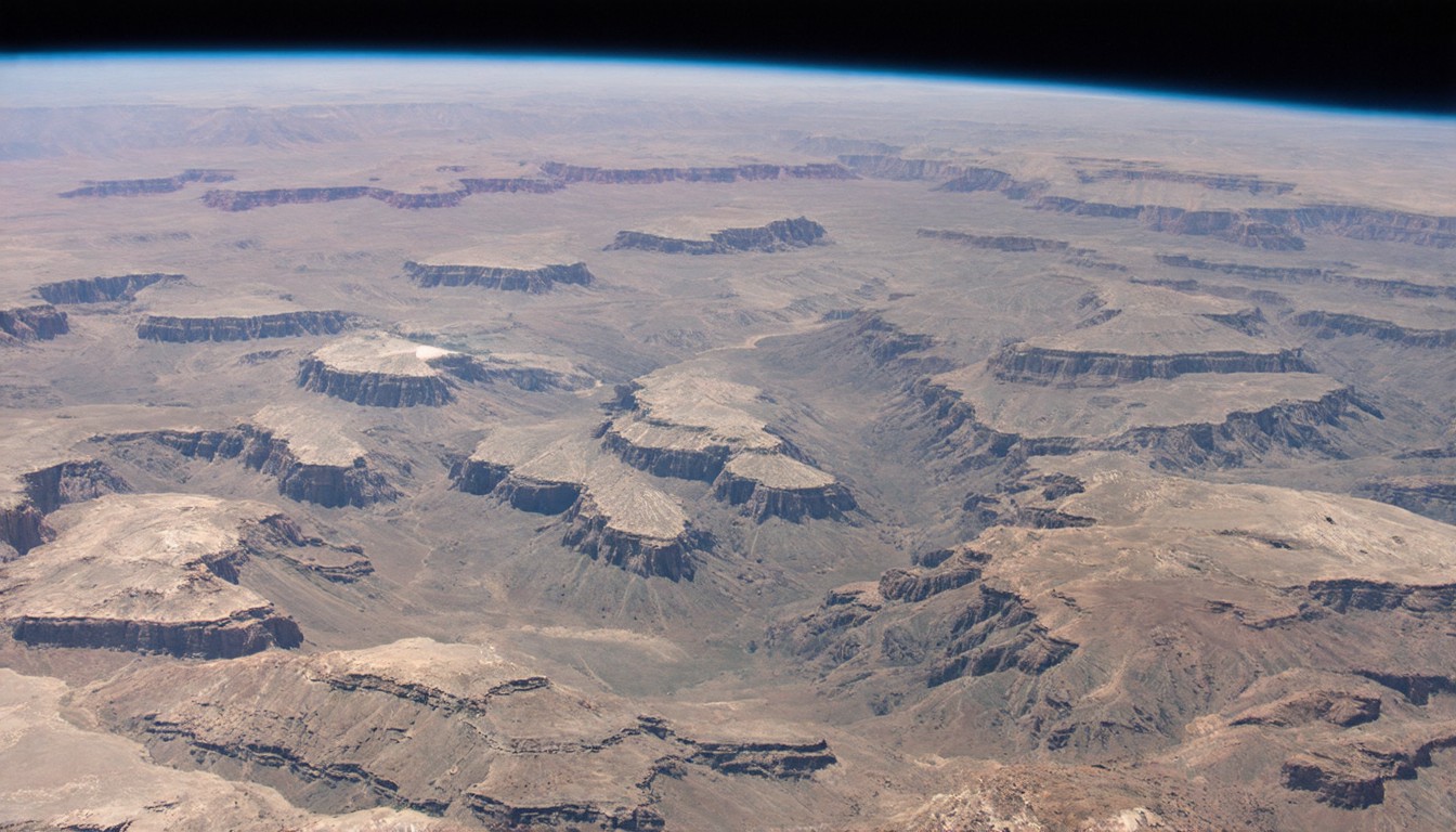 Artemis astronauts glimpse moon's 'Grand Canyon' ahead of historic lunar flyby