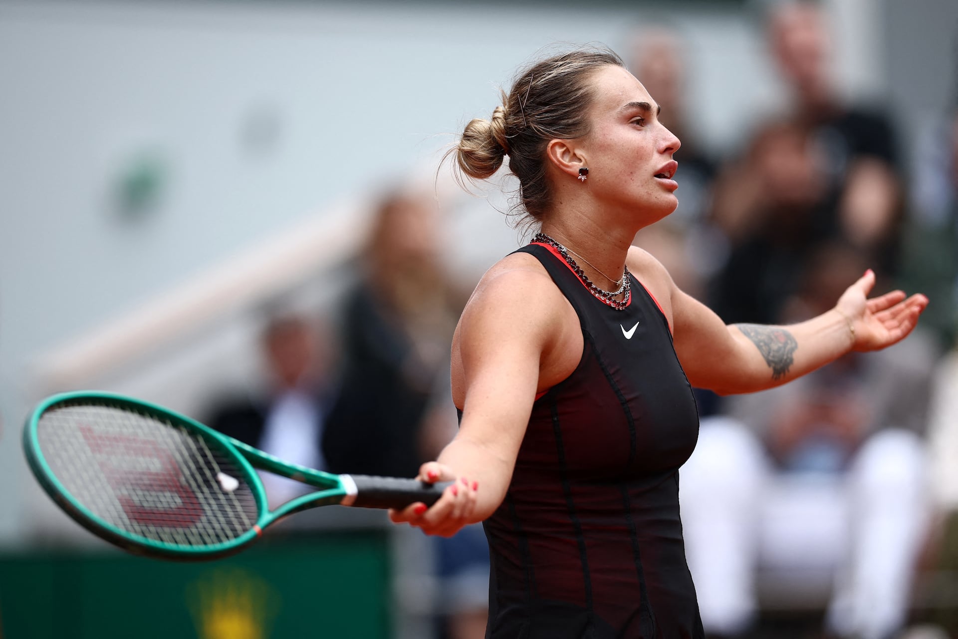 Sabalenka Ousted by Shnaider Amid French Open Shocks