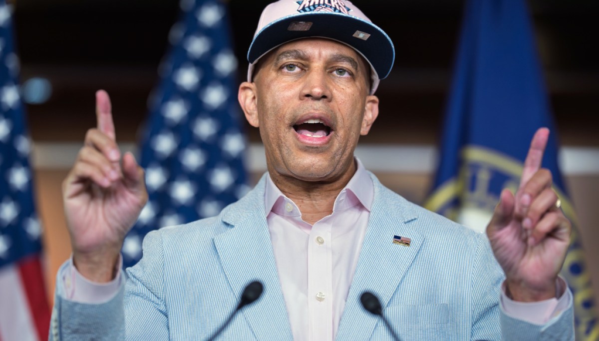 Jeffries Slams Trump's 'MAGA Circus' Ahead of Knicks Game 3 Appearance