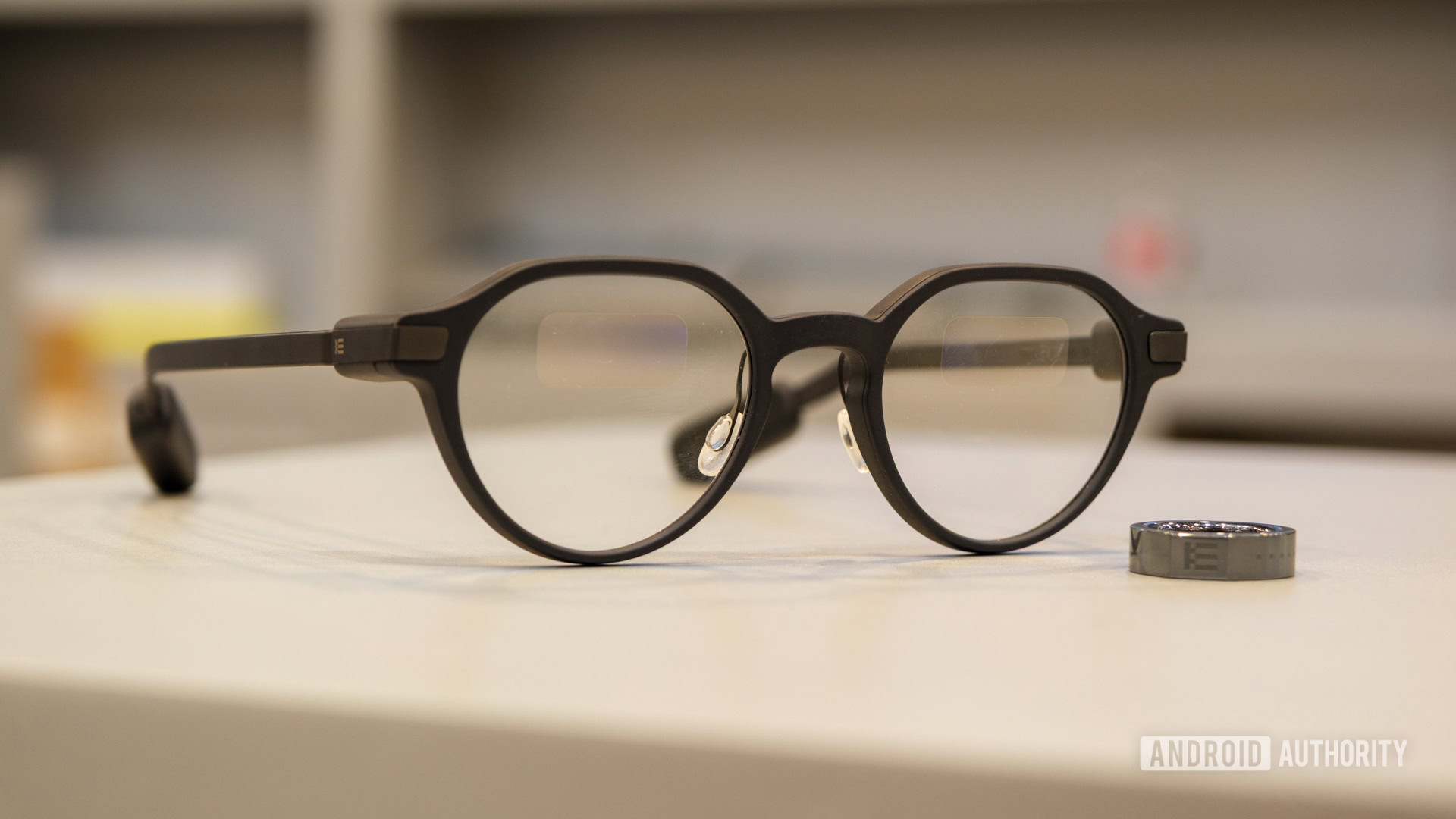 These smart glasses now let you read ebooks and play chess at eye level