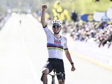 Radsport: „Ein Phänomen“: Flandern-König Pogacar feiert Rekord-Sieg