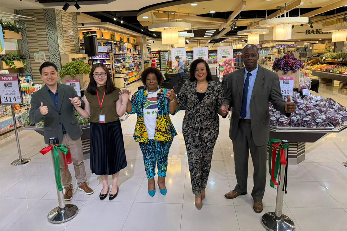 Philippines enjoys first taste of SA’s sweet grapes