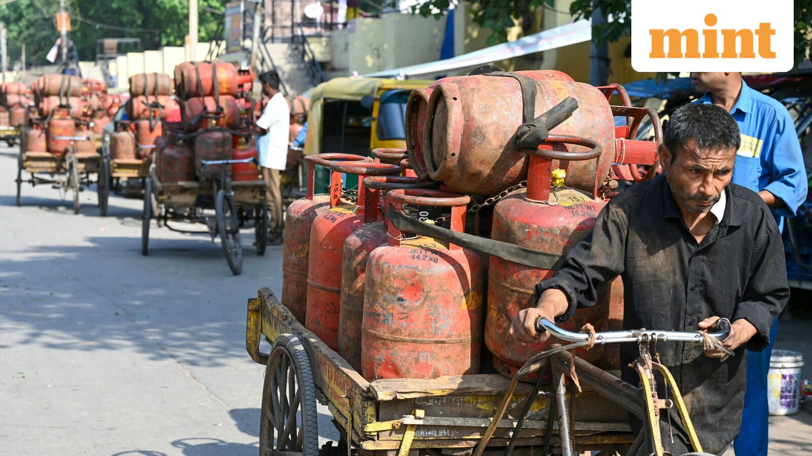 LPG crackdown in Delhi: Sales from godowns banned, raids conducted