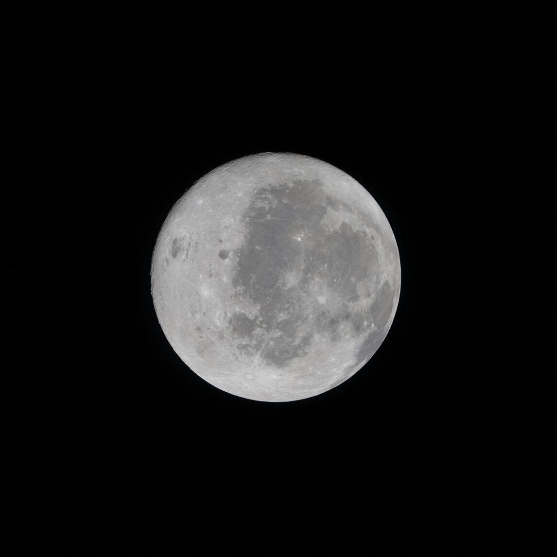 NASA Artemis II Astronauts Race Into Moon’s Embrace After Quiet Easter