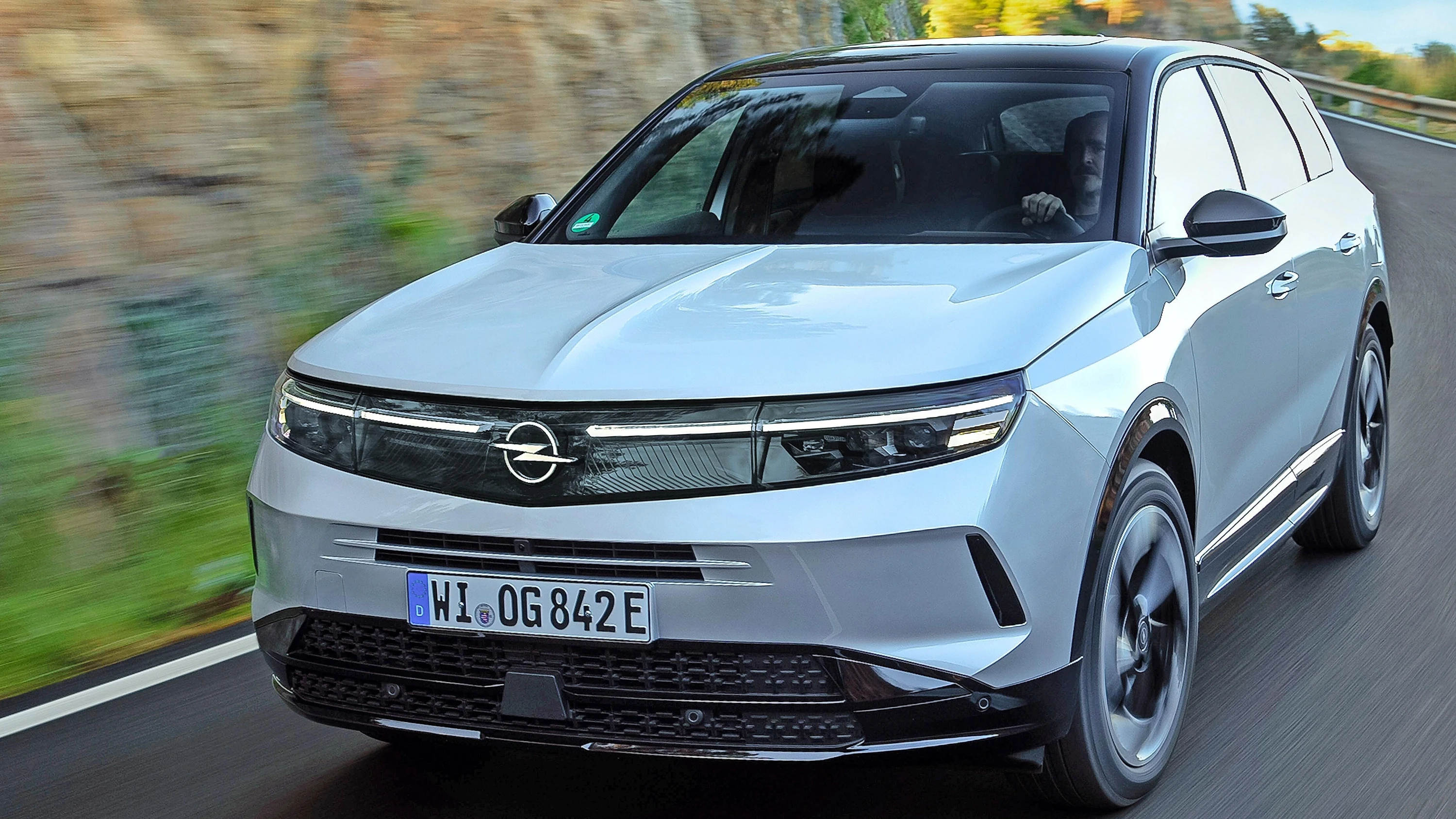 Infotainment Opel Grandland: Ein 16-Zoll-Display zum Staunen und Reichweite satt