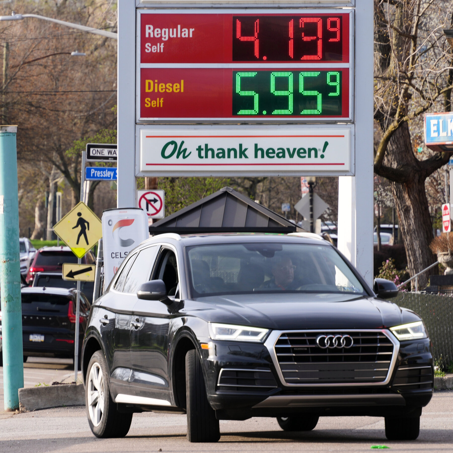 Oil Seesaws After Trump’s Latest Threats on Iran