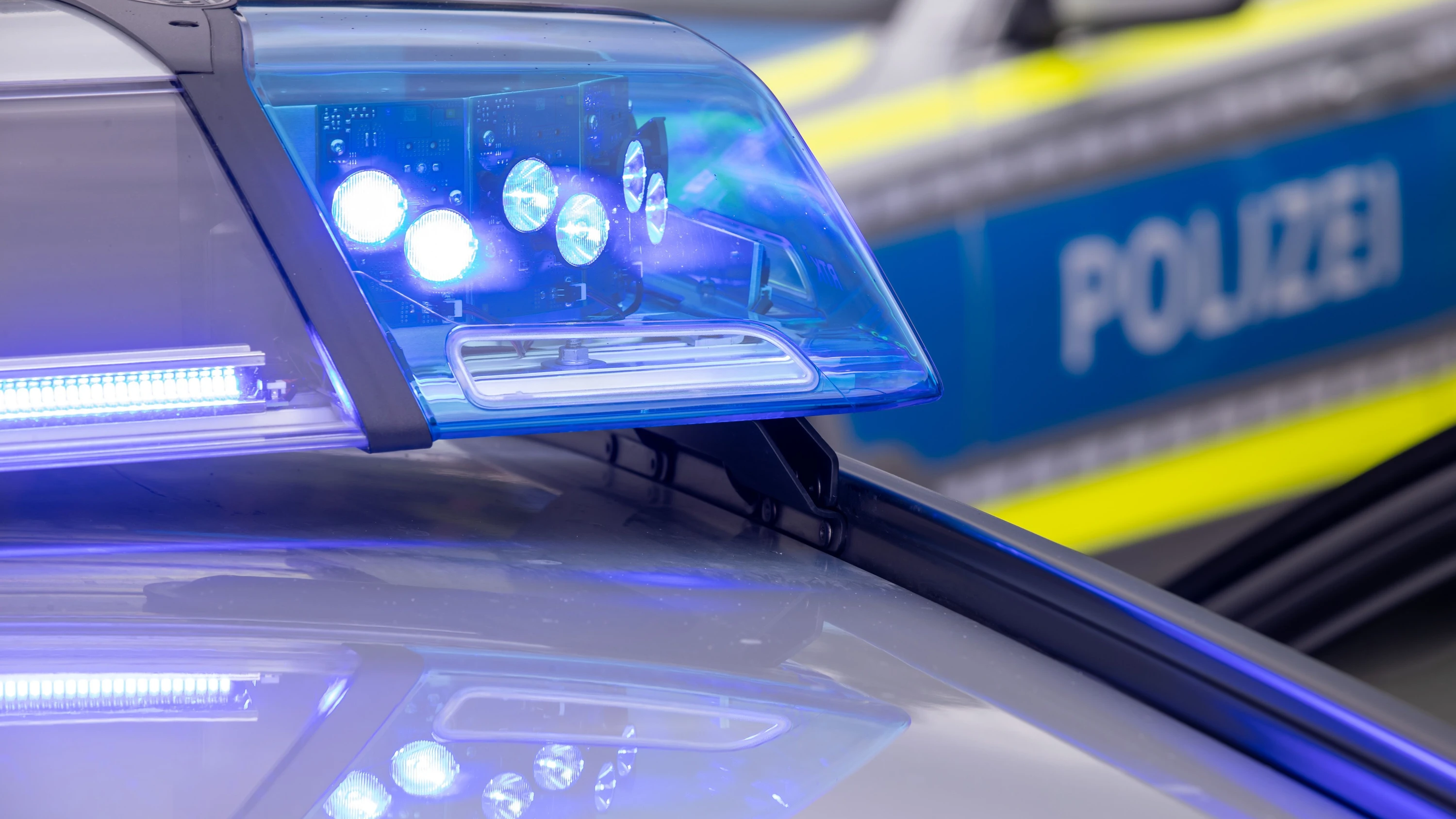 Im Odenwaldkreis: Frau fotografiert Blume und wird mit Messer attackiert