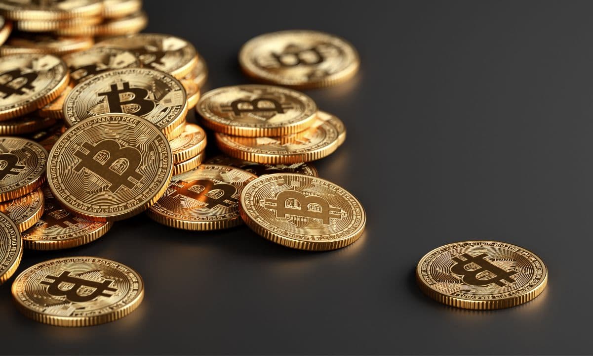 Riot, MARA, and Nakamoto Offload Massive Bitcoin Holdings in Q1 – Here’s the Breakdown