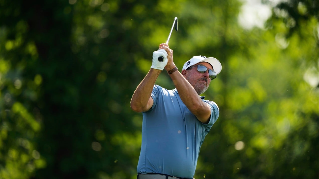 Phil Mickelson withdraws from Masters, joins Tiger Woods in pulling out of major