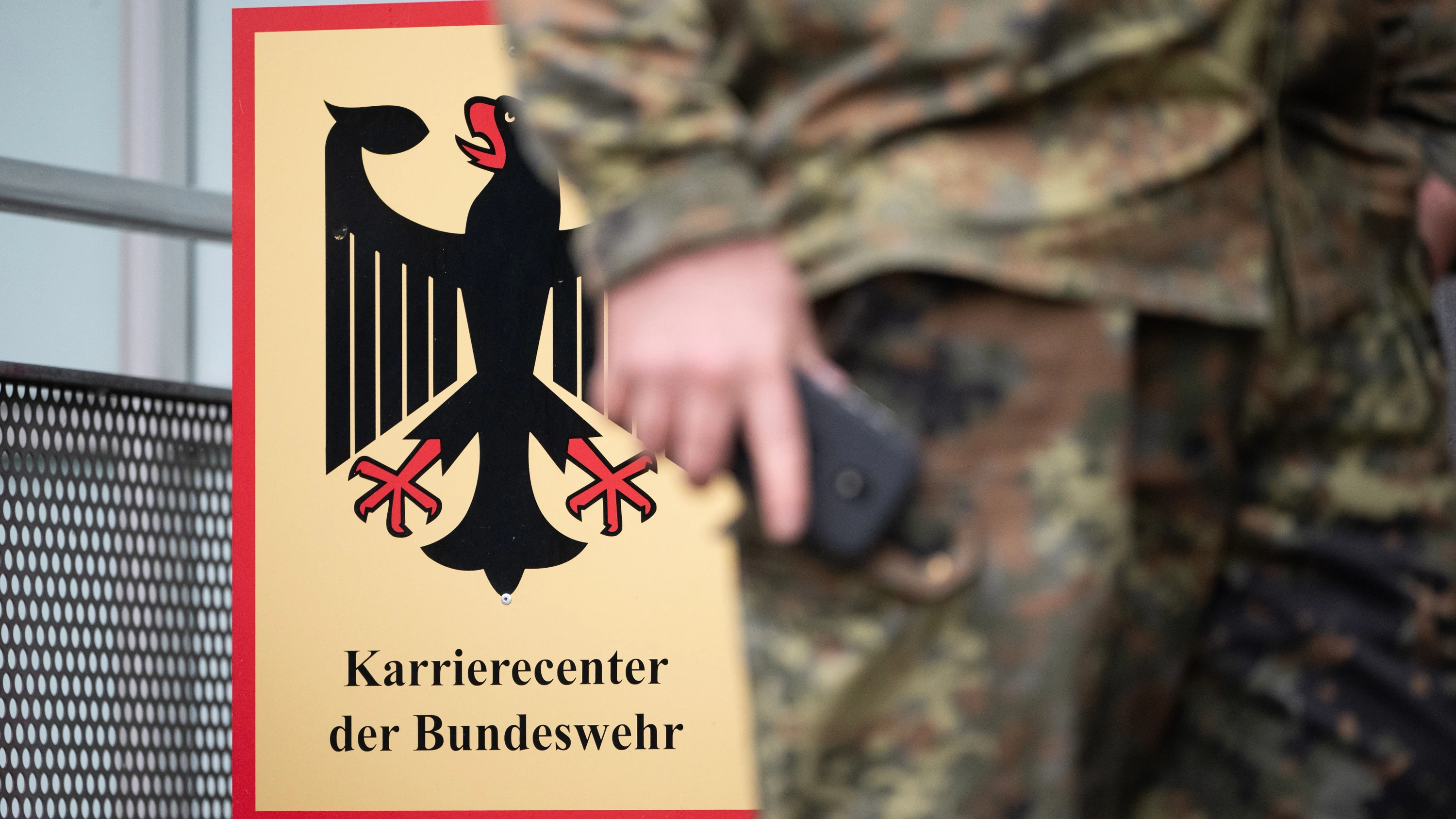 Auslandsreisen genehmigen: Das Verteidigungsministerium arbeitet noch an den Regeln