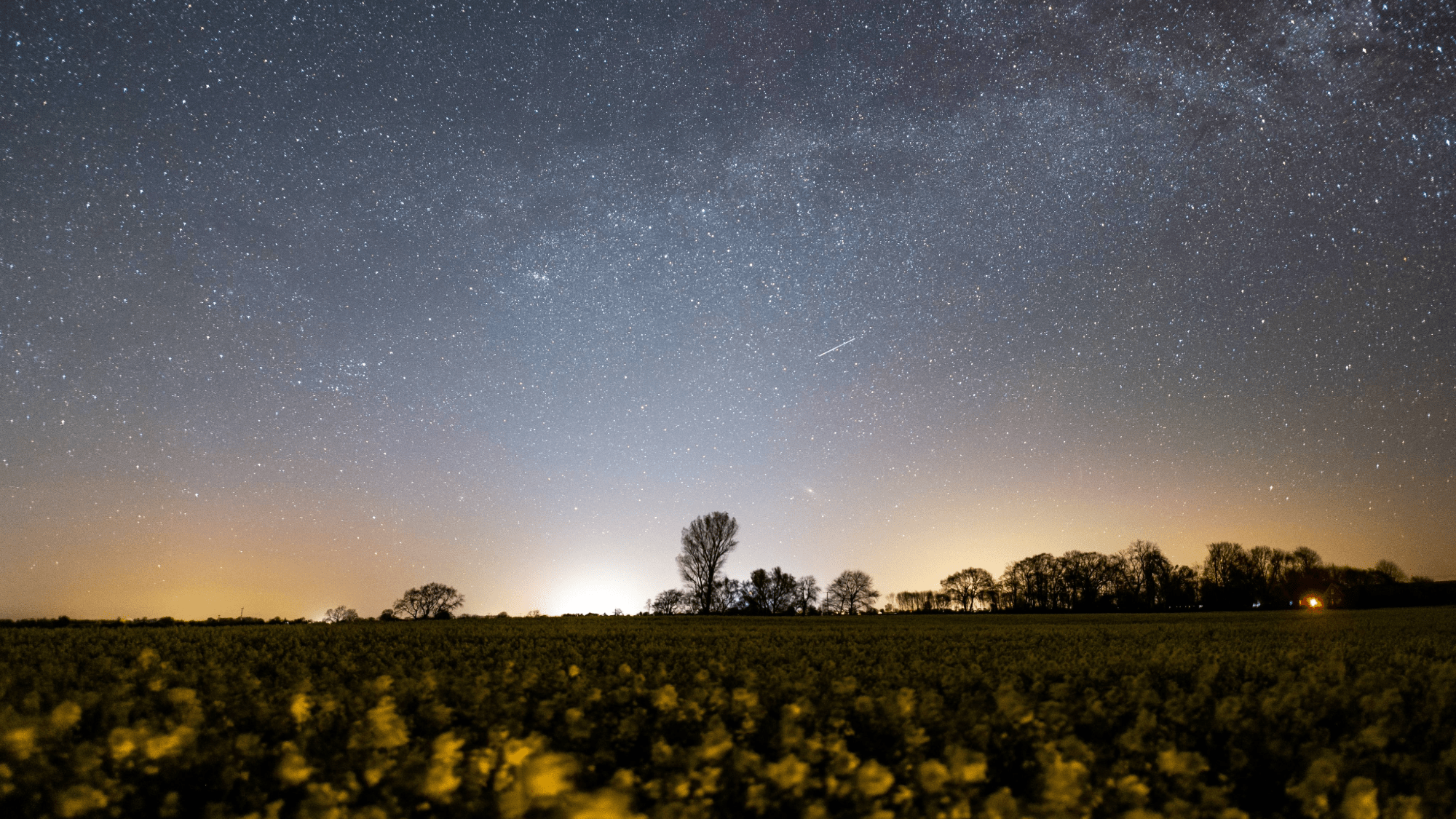 April skygazing: An early micromoon, comet flyby, and the Lyrid meteor shower