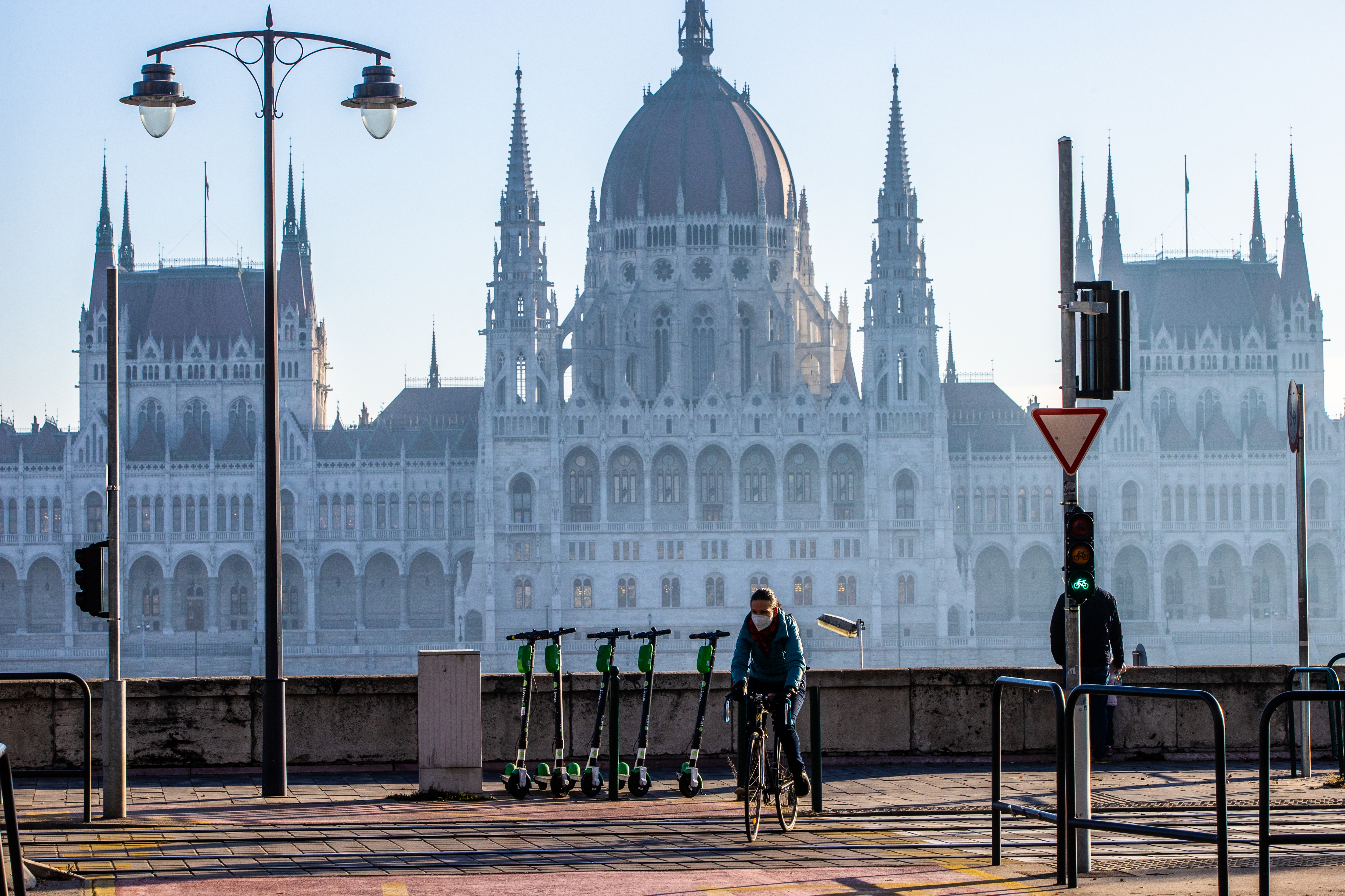 CLEW Guide – Hungary sees solar boom but remains dependent on Russian energy, fossil fuels