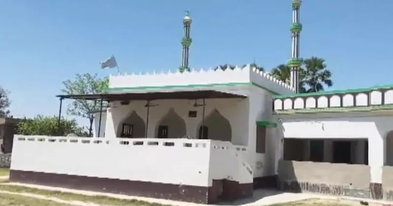 Bihar: State police raid madrasa in Motihari, recover pistol, live cartridges & key documents; Three Islamists detained