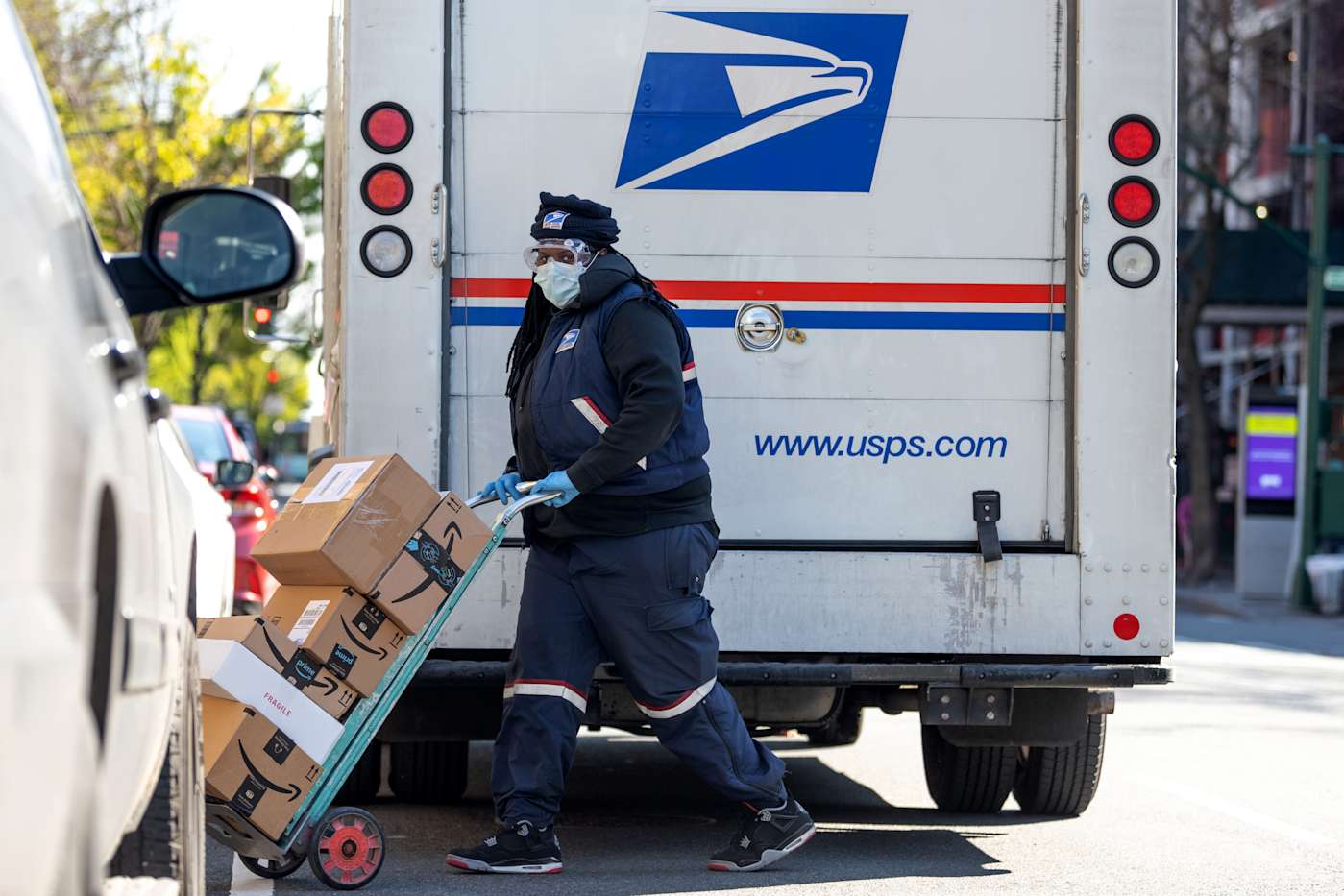 Amazon's new USPS deal will see postal deliveries cut by 20 percent