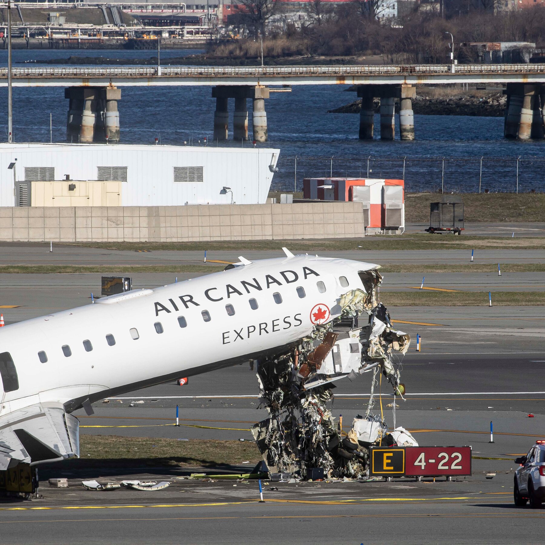 Investigators Said to Look at Whether LaGuardia Controller Stepped Away