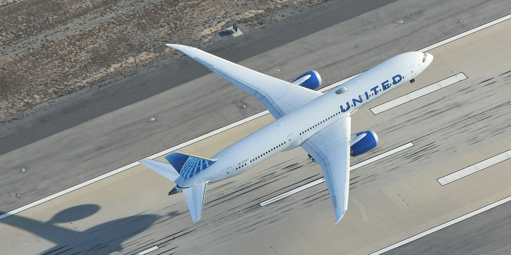 United Airlines app streamlines AirTag tracking, tells you TSA wait times