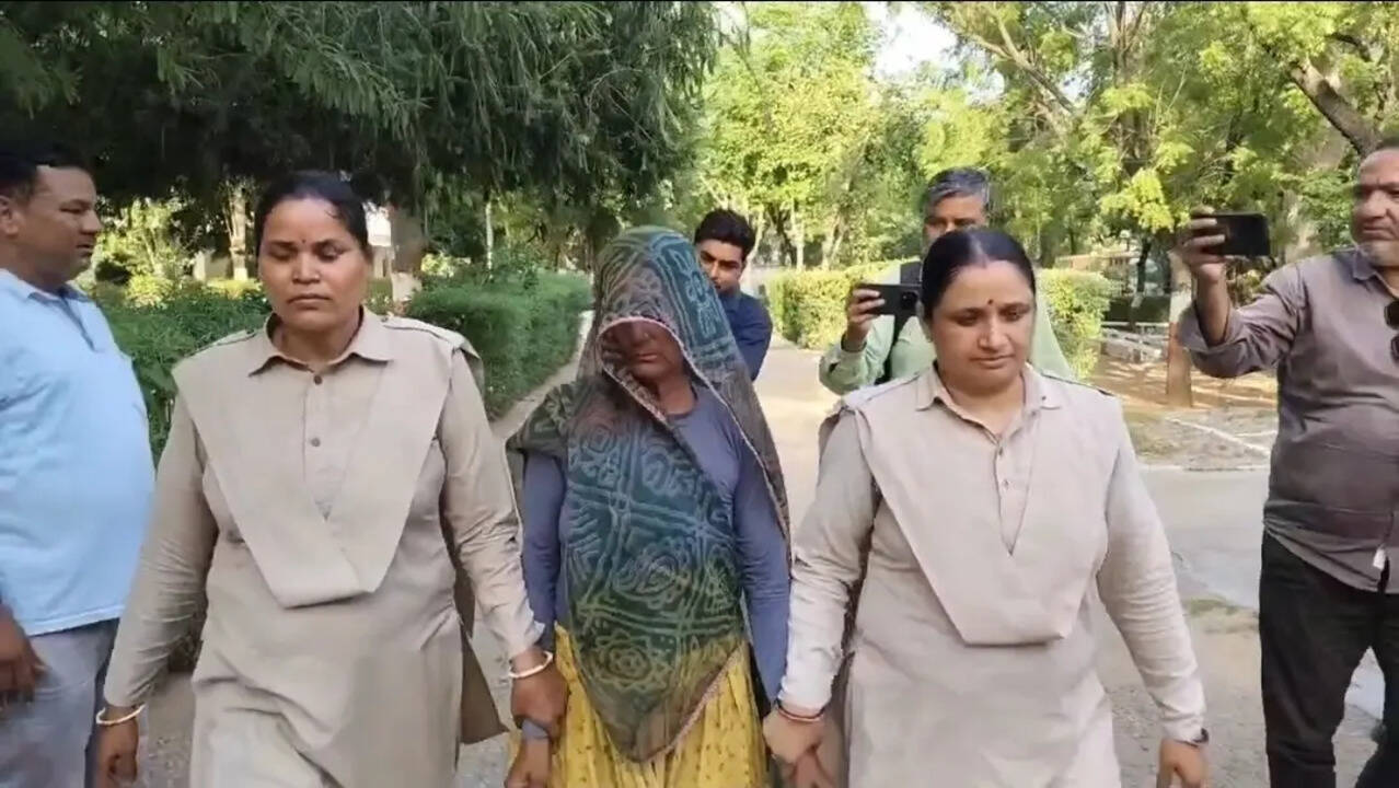 Woman Arrested for Killing 70-Year-Old, Stealing Silver Ornaments