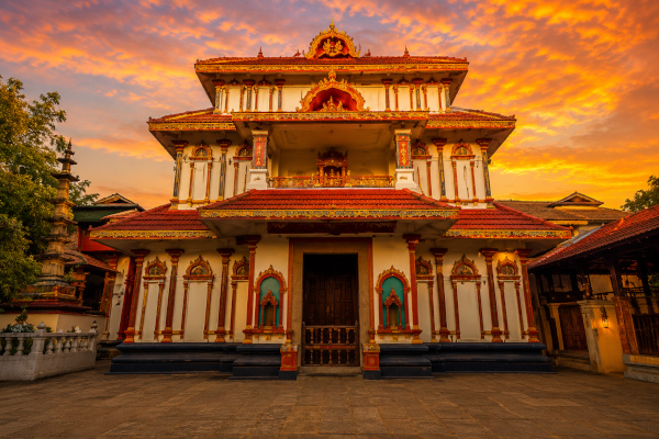 Thiruvairanikulam Mahadeva Temple: Sacred Shiva-Parvathy Shrine